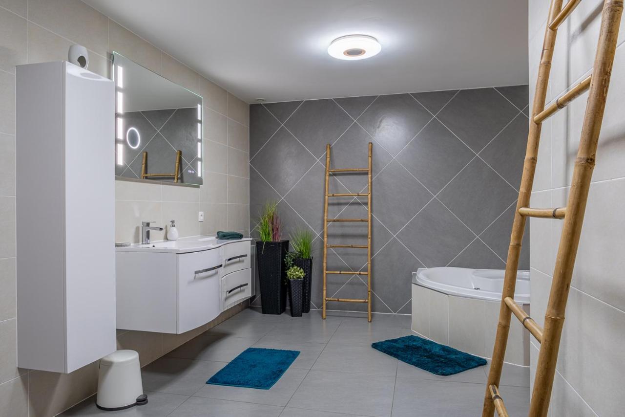 Appartement Standing Piscine Interieur Privatisee . Мюциг Екстер'єр фото
